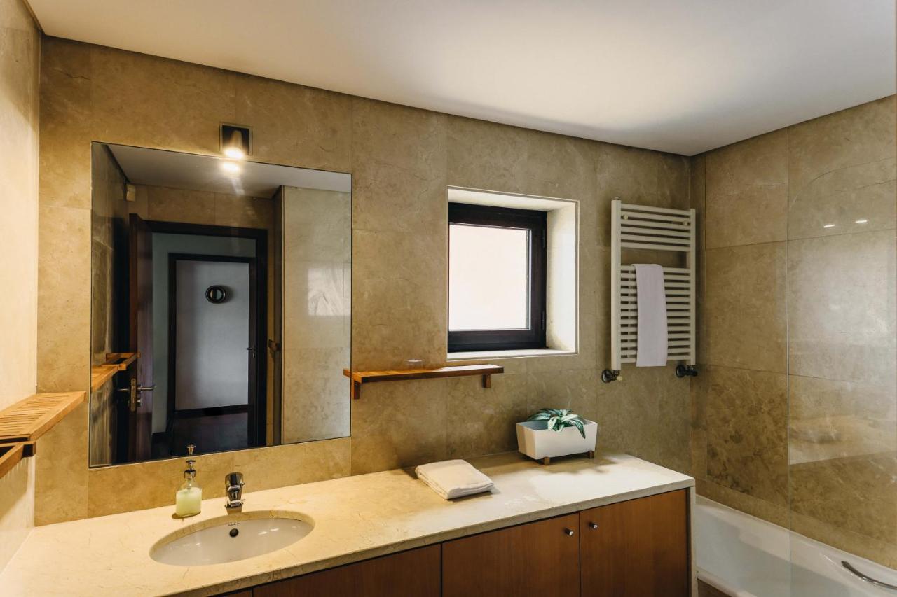 Riverfront Haven Family'S Choice With Free Garage OOporto Esterno foto